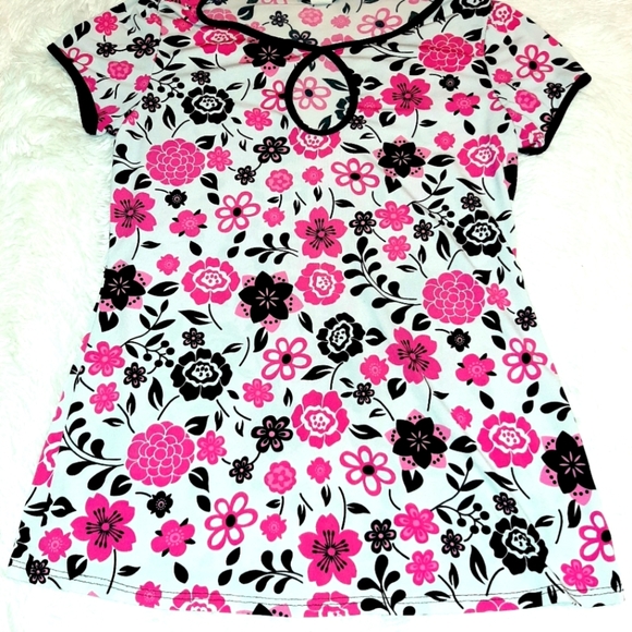 3/$12💥 CKW Pink black and white floral keyhole blouse - Picture 2 of 2